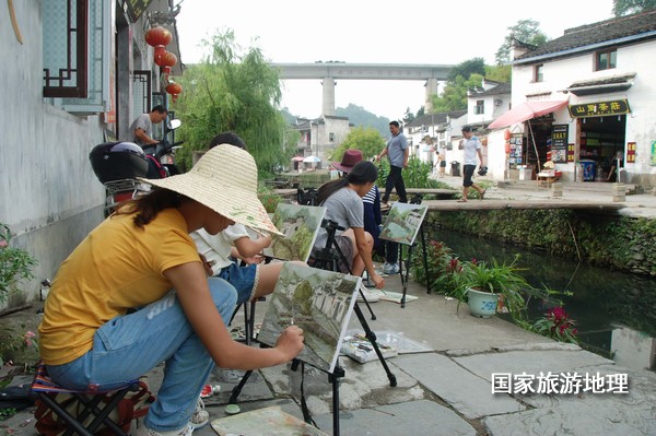 　　9月13日，座落在婺源縣秋口鎮(zhèn)李坑村“小橋、流水、人家”創(chuàng)作寫生基地的李坑章文灑店農(nóng)家樂。