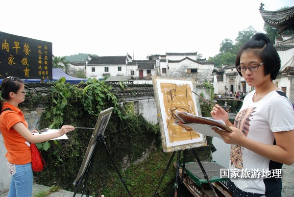 　　9月13日，座落在婺源縣秋口鎮(zhèn)李坑村“小橋、流水、人家”創(chuàng)作寫生基地的李坑章文灑店農(nóng)家樂。