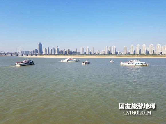 江西開展呵護(hù)一湖清水，嚴(yán)厲打擊非法采砂行動（圖）