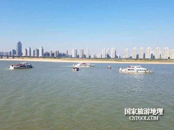 江西開展呵護(hù)一湖清水，嚴(yán)厲打擊非法采砂行動（圖）